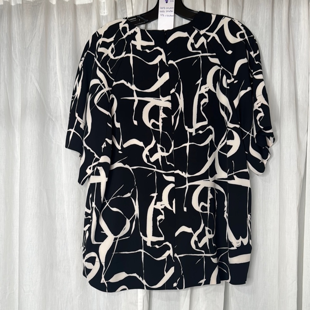 [14] Black and White Abstract Print Blouse